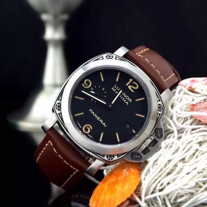 存在感のある 2020 PANERAI パネライ 3針クロノグラフ 日付表示 腕時計