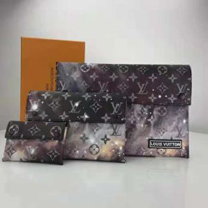 軽量で薄手の ルイ ヴィトン LOUIS VUITTON 最終数量限り ポーチ 今季大人気新作登場