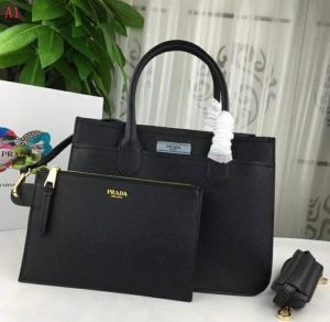 最終数量限り 4色可選 トートバッグ 格好良いアイテム PRADA プラダ 最近人気一番