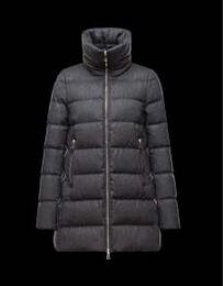 高級感を演出する　 2020秋冬 MONCLER モンクレール 大人の空気感が漂う　ダウンジャケット