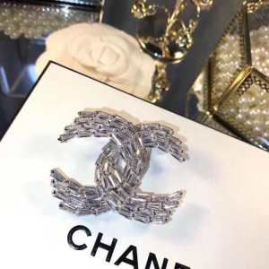 【2020春夏】最新コレクション 春夏のトレンドアイテム シャネル CHANEL ブローチ