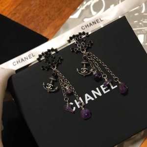 気持ちいい真夏日にぴったり シャネル 清潔感のある肌見せ CHANEL ピアス おしゃれな夏ファッション2020