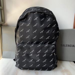 おしゃれさんはいち早く取り バレンシアガ リュック 今シーズン注目のアイテム BALENCIAGA 2020秋、イチオシ上品