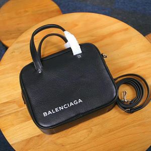 秋にこれがはやりそう バレンシアガ 2020秋冬トレンド押さえておきたい BALENCIAGA 2色選択可 ハンドバッグ 注目の秋ファッション一番