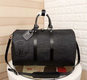 目前の注目ブランド ルイ ヴィトン LOUIS VUITTON ショルダーバッグ 2色可選 人目を引く存在感