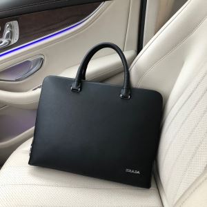 狙える優秀アイテム プラダ PRADA おしゃれに大人の必見 ハンドバッグ 老舗ブランド