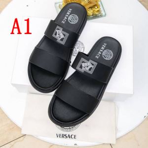 ヴェルサーチVERSACE カジュアルを一歩大人に サンダル 2色可選 グッと大人っぽい印象に 2020即旬な装いに