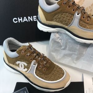 今季トレンド新作はこれ シャネル 秋冬に大注目のカラー CHANEL ランニング...