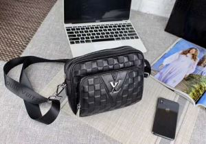 2020年春夏のトレンドアイテム 高級感が好評です ルイ ヴィトン LOUIS VUITTON 斜め掛けバッグ