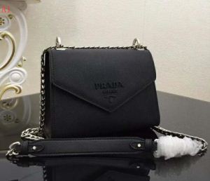 2020夏の定番新品到来 PRADA プラダ ショルダーバッグ 多色可選 圧倒的人気新着