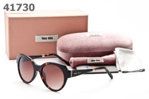 お洒落感をぐっと上げてくれるMIU MIU ミュウミュウ 上質上品なサングラス