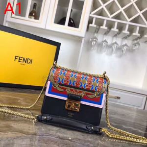 今流行りの最新コレクション 2020春夏は人気定番 フェンディ FENDI 斜め掛けバッグ 4色可選