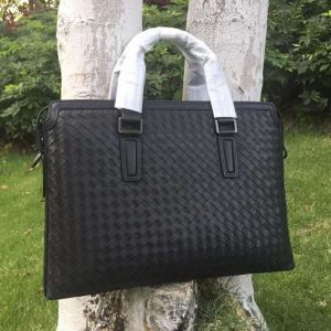 ボッテガ ヴェネタ BOTTEGA VENETA ビジネスバッグ 一気にトレンド感満載な着こなし 2020SSのトレンド商品
