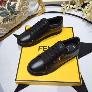格好良いアイテム 話題の新作到着 FENDI フェンディ ランニングシューズ 2色可選 大流行中
