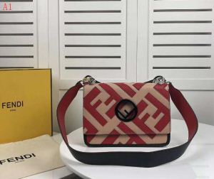 定番品質保証 超目玉新作 FENDI フェンディ 4色可選 個性的なモデル ショルダーバッグ