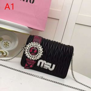 今季は特に注目ファション ミュウミュウ MIUMIU 斜め掛けバッグ 3色可選 2020SSのトレンド商品