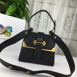 4色可選 芸能人愛用 ショルダーバッグ PRADA プラダ 流行っている