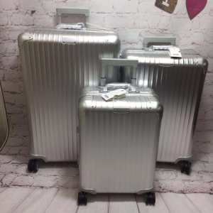 魅力的なカラー使い リモワ Rimowa 2020春夏トレンドアイテム スーツケース今流行りの最新コレクション