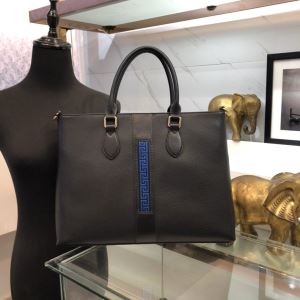 圧倒的に人気なヴェルサーチ バッグ コピーVERSACEコレクション2020トレンド ビジネス トートバッグ メンズ コーデ