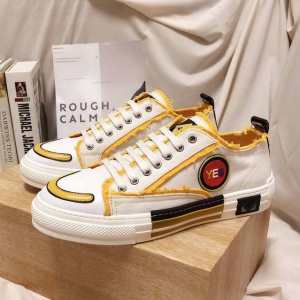 フェンディ大人かわいい秋冬コーデを楽しみ FENDI 2020秋のファッショントレンドはこれ ランニングシューズ 秋冬もちろん主役級