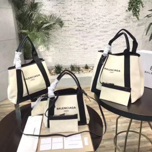 バレンシアガ BALENCIAGA 手持ちショルダー掛け 2020新作 ◆モデル愛用◆ 存在感◎