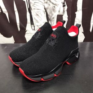 有名ブランドです クリスチャンルブタン Christian Louboutin 争奪戦必至 ランニングシューズ