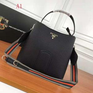 人気デザインで欲しい PRADA プラダ ハンドバッグ 3色可選 秋季超人気アイテム