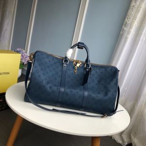 ルイ ヴィトン おしゃれなファッションコーデ LOUIS VUITTON 2020トレンド秋冬おすすめ安い スーツケース 秋冬にお世話になる定番