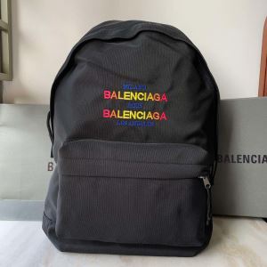 リュック 最新トレンドコーデおすすめ バレンシアガ 今季トレンド新作はこれ BALENCIAGA 20202020秋冬のファッション