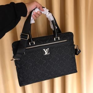 202020秋冬トレンドファッション ルイ ヴィトン LOUIS VUITTON 最新秋冬トレンドをチェック ハンドバッグ 秋冬流行りファション