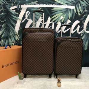 LOUIS VUITTON 春色の最旬の人気アイテムスーツケース ルイ ヴィトン2020年夏の一押しファッションアイテム