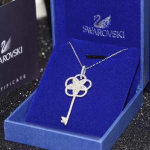 ネックレス 2020年夏の一押しファッションアイテム 今季は特に注目ファション スワロフスキー SWAROVSKI