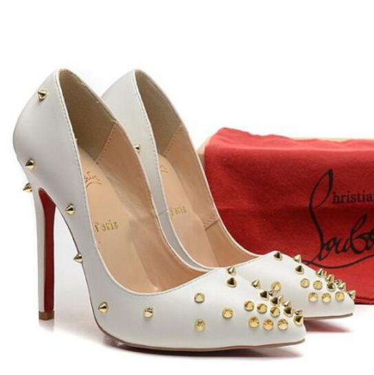 最安値に挑戦2020 Christian Louboutinクリスチャンルブタン とんがりトウ ハイヒール