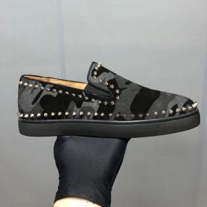 カジュアルシューズ クリスチャンルブタン Christian Louboutin スニーカー、靴 超人気美品 上品でベーシック