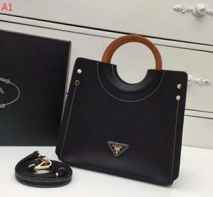 新作入荷100新品手持ちショルダー掛け3色可選2020春夏新作 プラダ PRADA