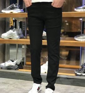 アルマーニ エレガントな雰囲気 ARMANI 2020モデル デニムパンツ おしゃれな人が持っている