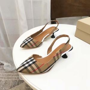バーバリー BURBERRY ハイヒール 【2020春夏】最新コレクション 春夏シンプルファッションでOK
