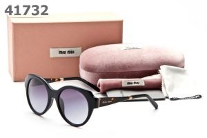 上品な印象をプラスするMIU MIU ミュウミュウコピー　激安サングラス