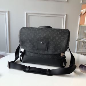 ルイ ヴィトンこの時期の一番人気は LOUIS VUITTON 2020モデル ショルダーバッグ