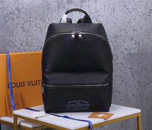 リュック 手頃価格でカブり知らず ルイ ヴィトン LOUIS VUITTON 価格も嬉しいアイテム