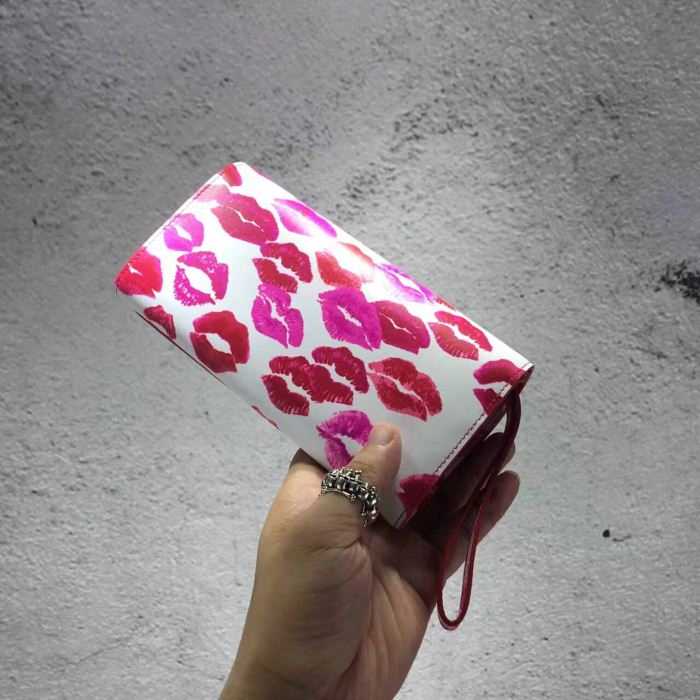 2020秋冬存在感◎クリスチャンルブタン Christian Louboutin ポーチ 財布