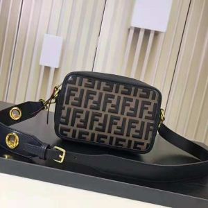 今季大人気新作登場 フェンディ FENDI 注目美品 ショルダーバッグ 最終数量限り