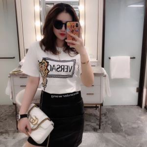 半袖Tシャツ 2色可選 普段見ないデザインばかり ヴェルサーチ VERSACE 幅広いアイテムを展開