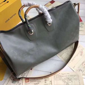 ファッショニスタ愛用 トートバッグ 今季爆発的な人気 ルイ ヴィトン LOUIS VUITTON