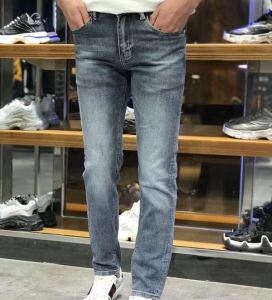 ジーンズ 海外大人気 ヴェルサーチ今なお素敵なアイテムだ VERSACE 20SS☆送料込
