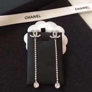 ピアス スタイルUPして着こなす シャネル 2020年春夏のトレンドアイテム CHANEL すっきりした印象に
