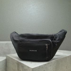 バレンシアガ 2020秋冬流行ファション BALENCIAGA 最高にCOOL秋冬新作 ウエストポーチ シンプルに着こなしたい
