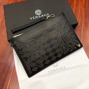 2020春夏人気トレンドアイテム 今季は特に注目ファション ヴェルサーチVERSACE ポーチ