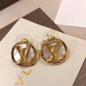 2020即旬な装いに きちんと感が抜群 ピアス 夏らしい季節感 ルイ ヴィトン LOUIS VUITTON きれいめ上品に