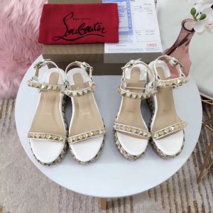 人気デザインで欲しいクリスチャンルブタン 2色選択可CHRISTIAN LOUBOUTIN ハイヒール